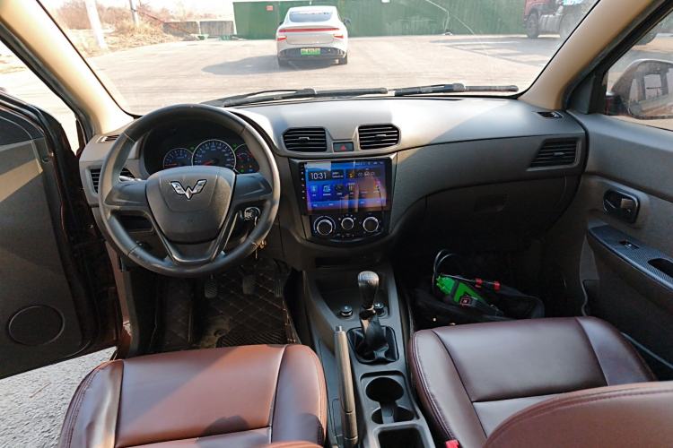 Used Wuling Hongguang 2014 1.5L S Standard Version

