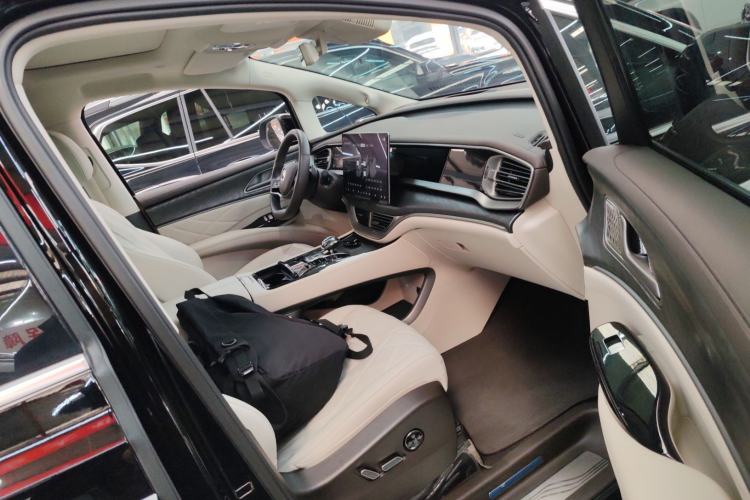 Used Denza D9 2025 DM-i Smart Drive 1020 Four-Wheel Drive Premium Model
