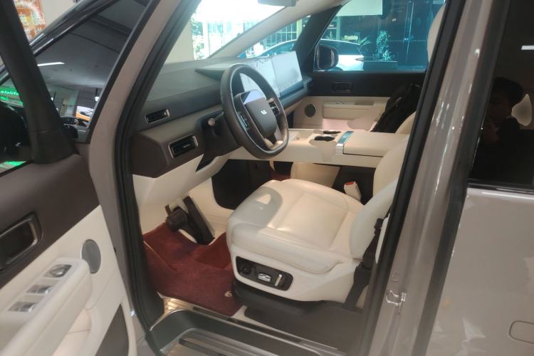 Used Li Auto MEGA 2024 Ultra Model
