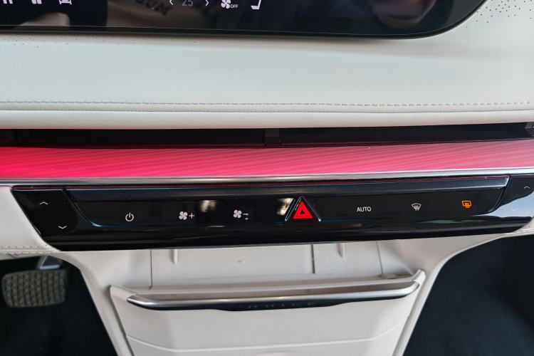 Used Buick GL8 New Energy 2024 Lu Zun Luxury Edition 7-Seater
