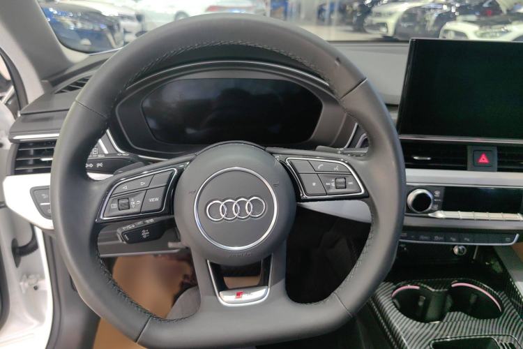 Used Audi A4L 2022 40 TFSI Luxury Dynamic Model
