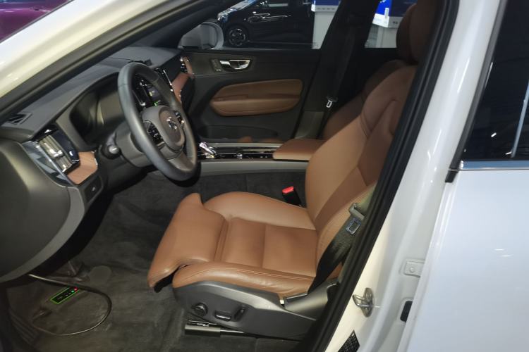 Used Volvo XC60 2024 B5 4x4 Smart Luxury Edition
