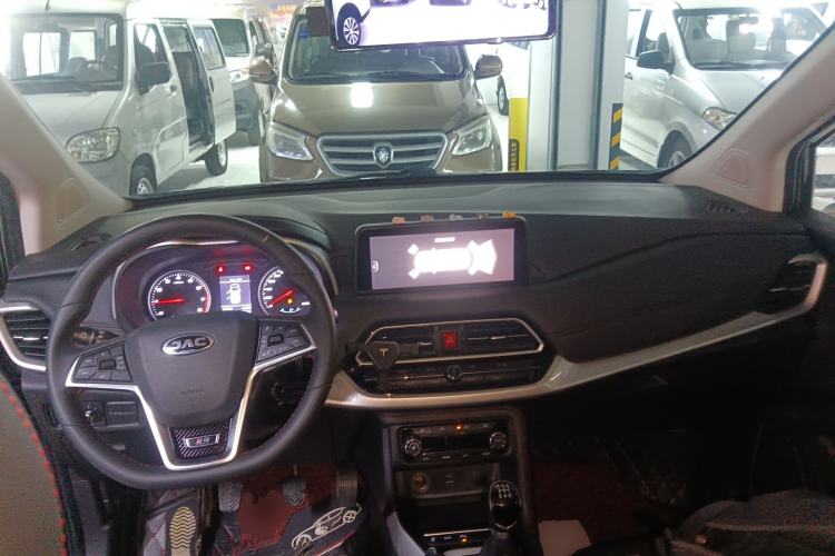 Used  Refine R3 2018 1.6L Manual Luxury Model