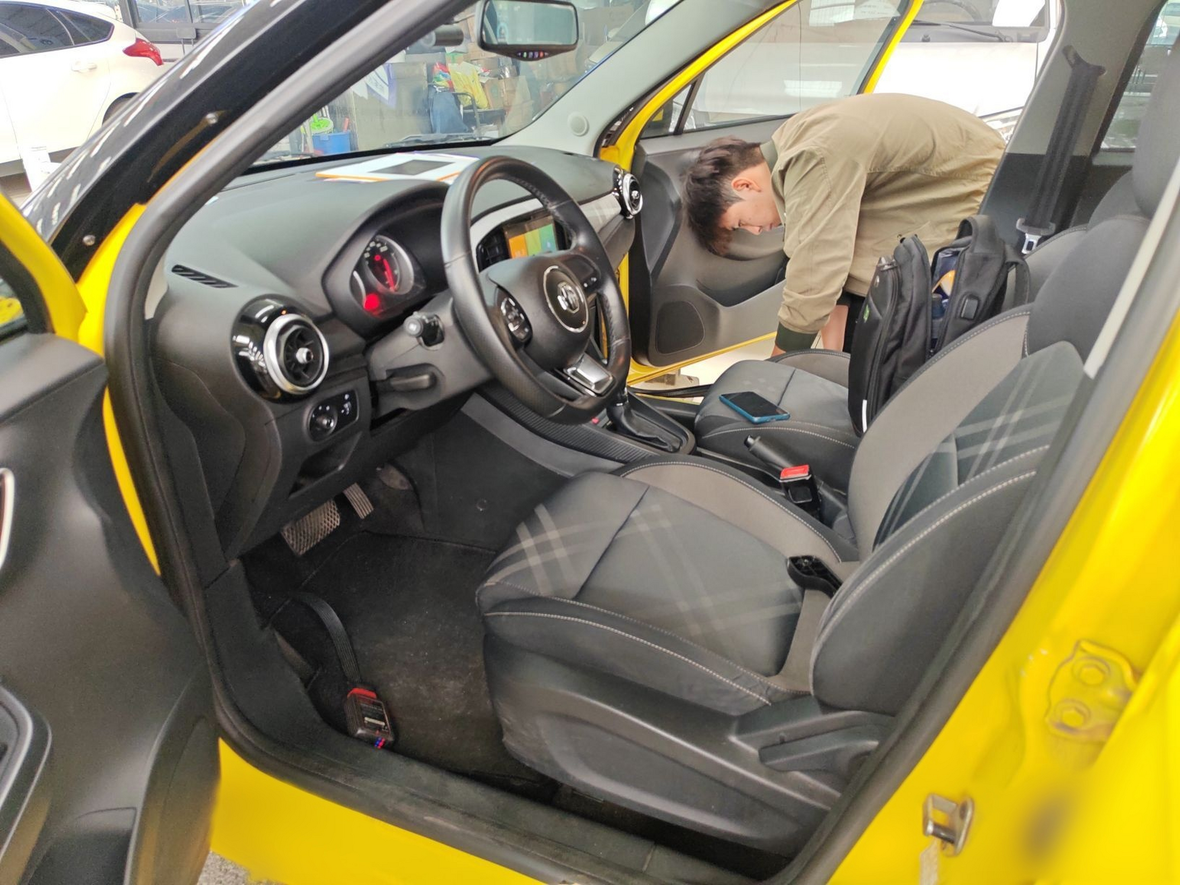 Переднее сиденье в автомобиле