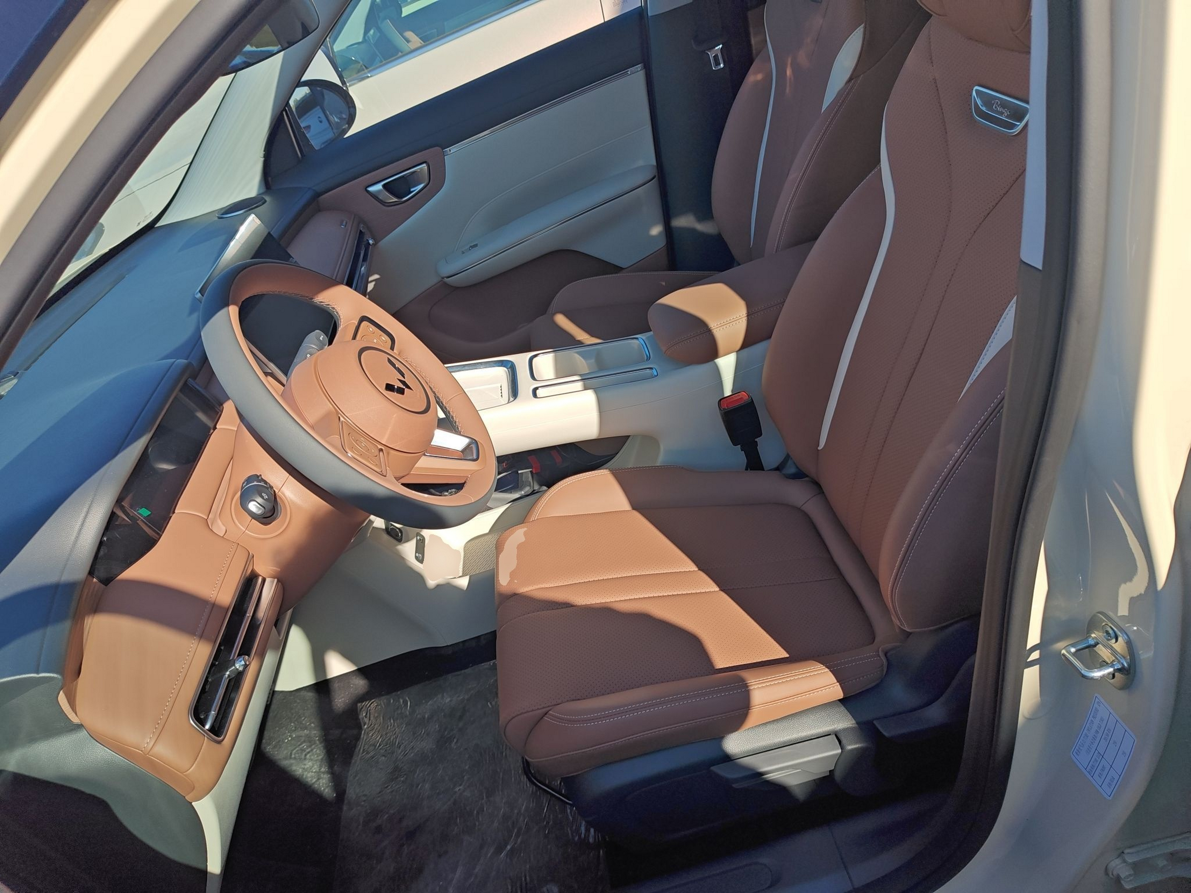 المقاعد الأمامية داخل السيارة