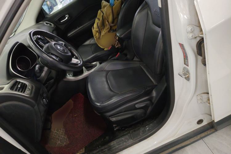 Used  Compass 2017 200T Automatic Family Edition
