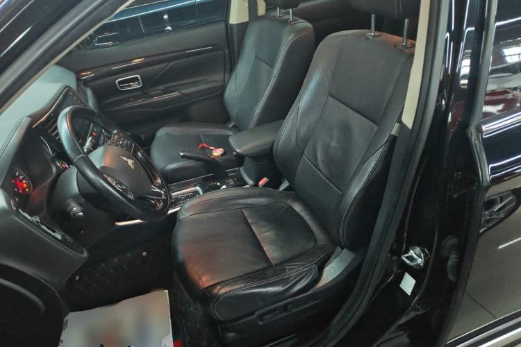 Used Mitsubishi Outlander 2017 2.0L Two-Wheel Drive Glory Edition 5 Seats