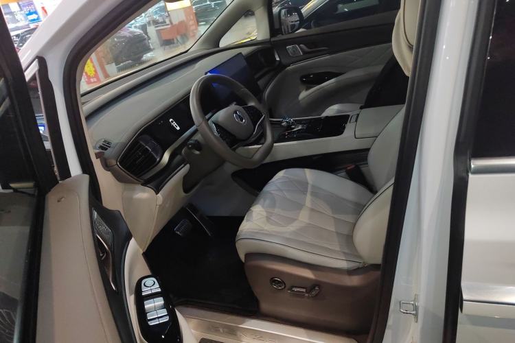 Used Denza D9 2022 DM-i 970 Four-Wheel Drive Prestige Model
