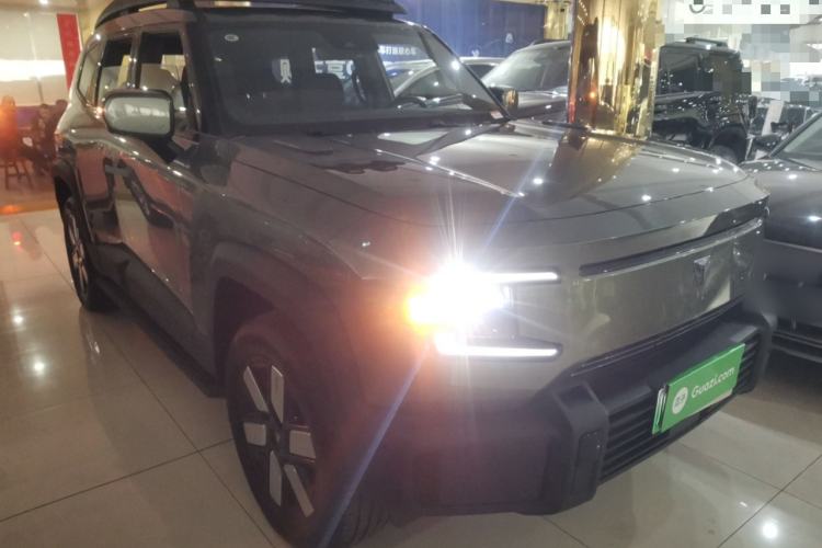 Used  G318 2024 Four-Wheel-Drive Air Suspension Model