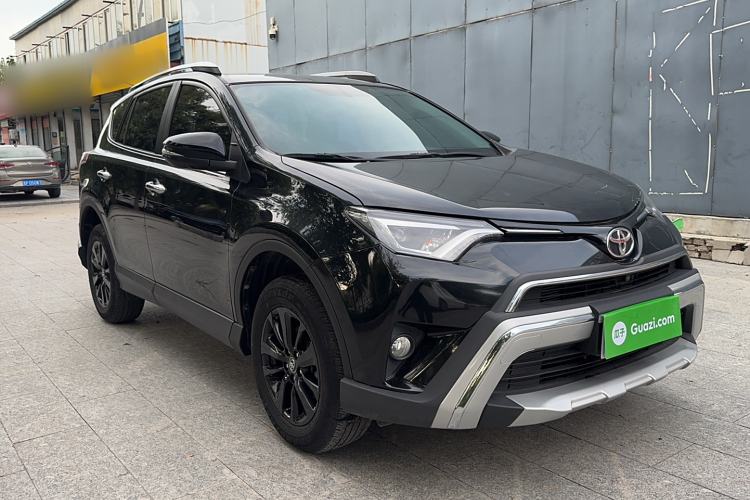 Used Toyota RAV4 2019 2.0L CVT Two-Wheel Drive Luxury Version China VI Standard
