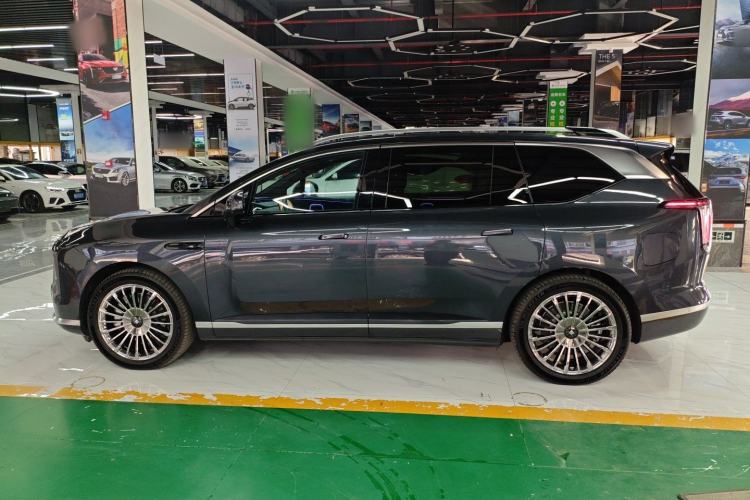 Used  HL 2025 700 Ultra Six-Seater All-Wheel-Drive LiDAR Version
