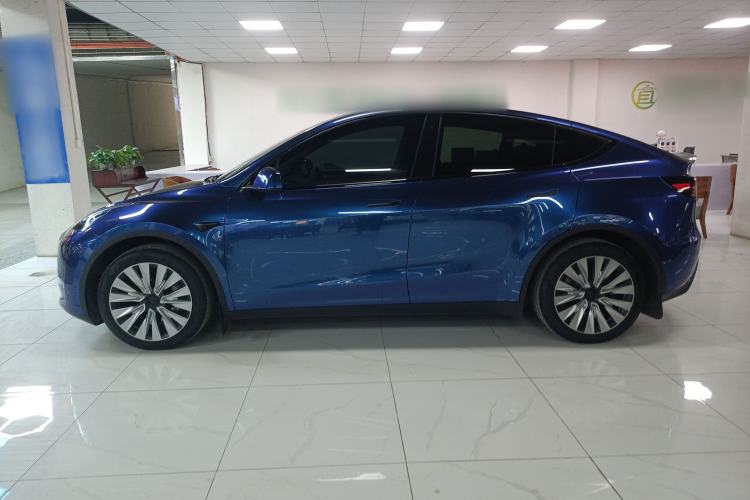 Used Tesla Model Y 2023 Long-Range All-Wheel-Drive Version

