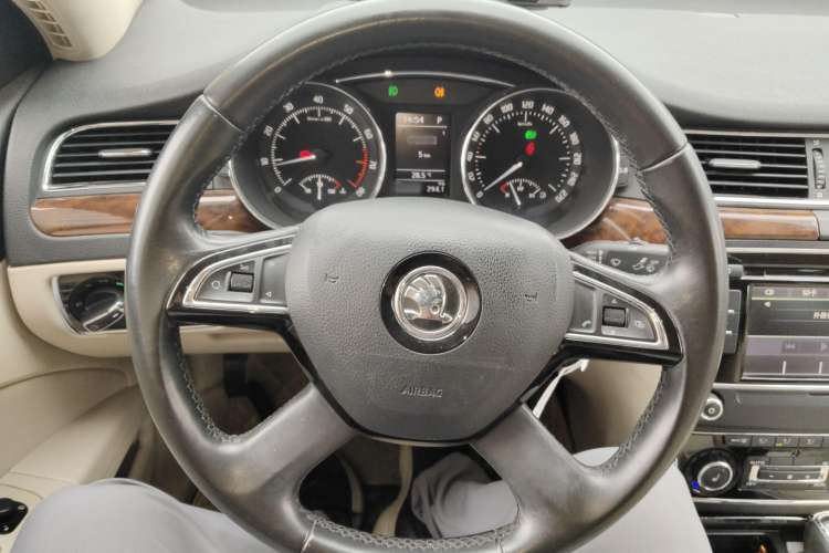 Used Skoda Superb 2013 1.8TSI Automatic Yashi Edition
