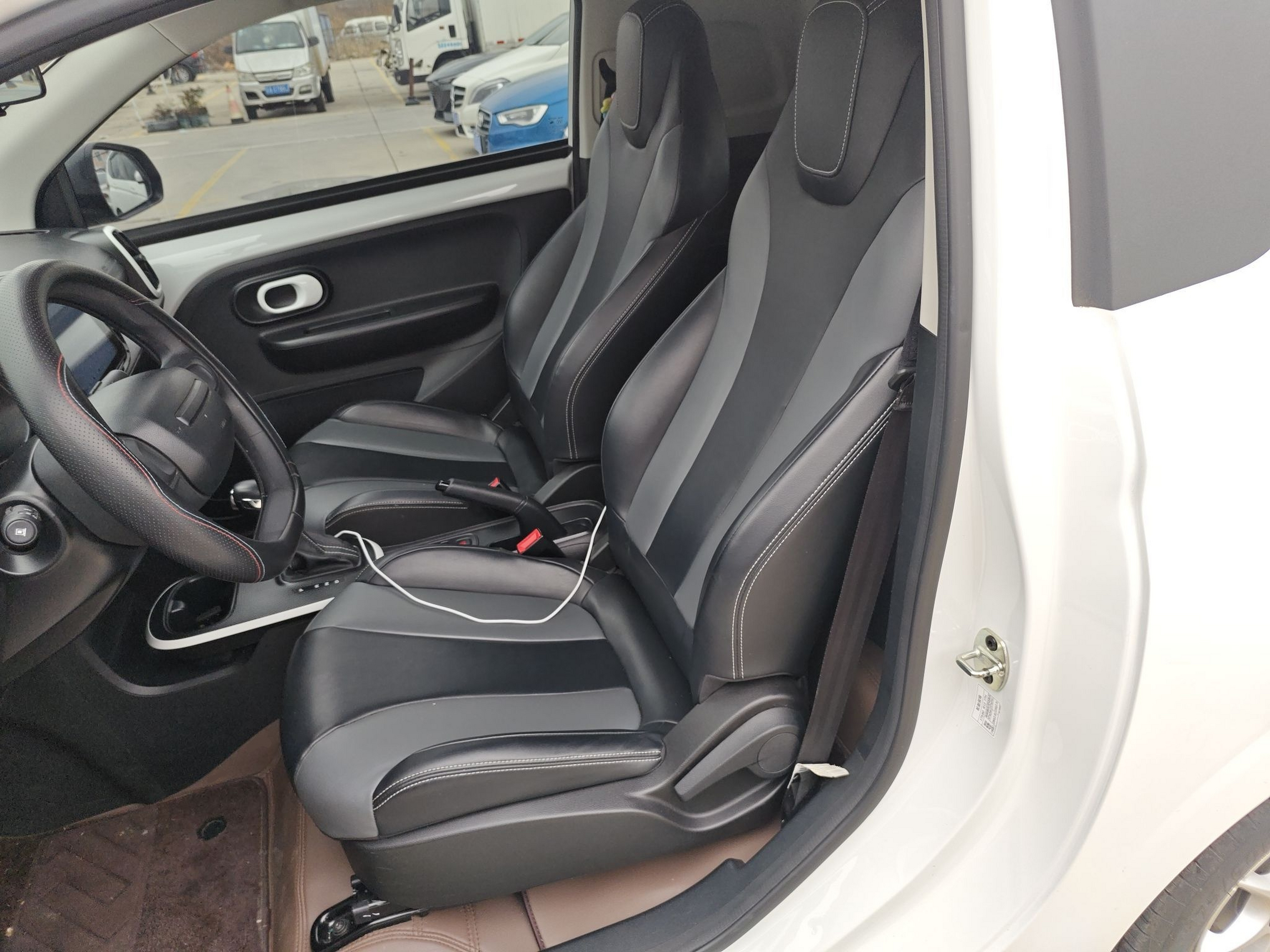 Переднее сиденье в автомобиле