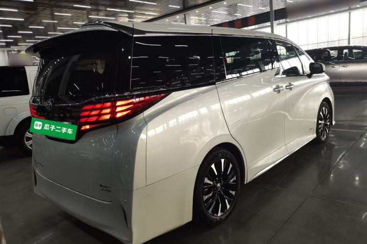 Used Toyota Alphard 2024 Dual-Engine 2.5L Deluxe Edition

