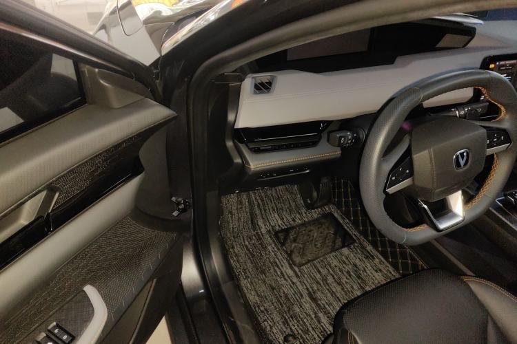 Used Changan UNI-V 2022 1.5T Prestige Version
