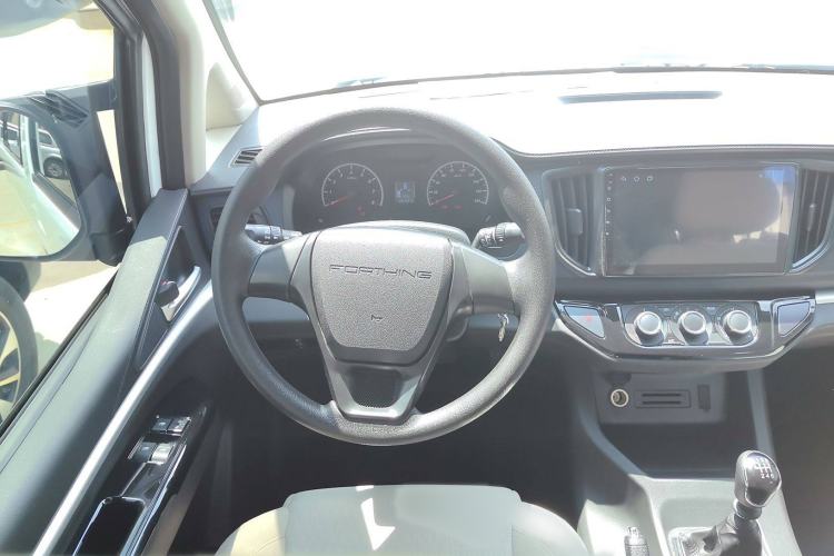 Used FORTHING Lingzhi 2024 M5L 1.5T Manual Base Model 7 Seats
