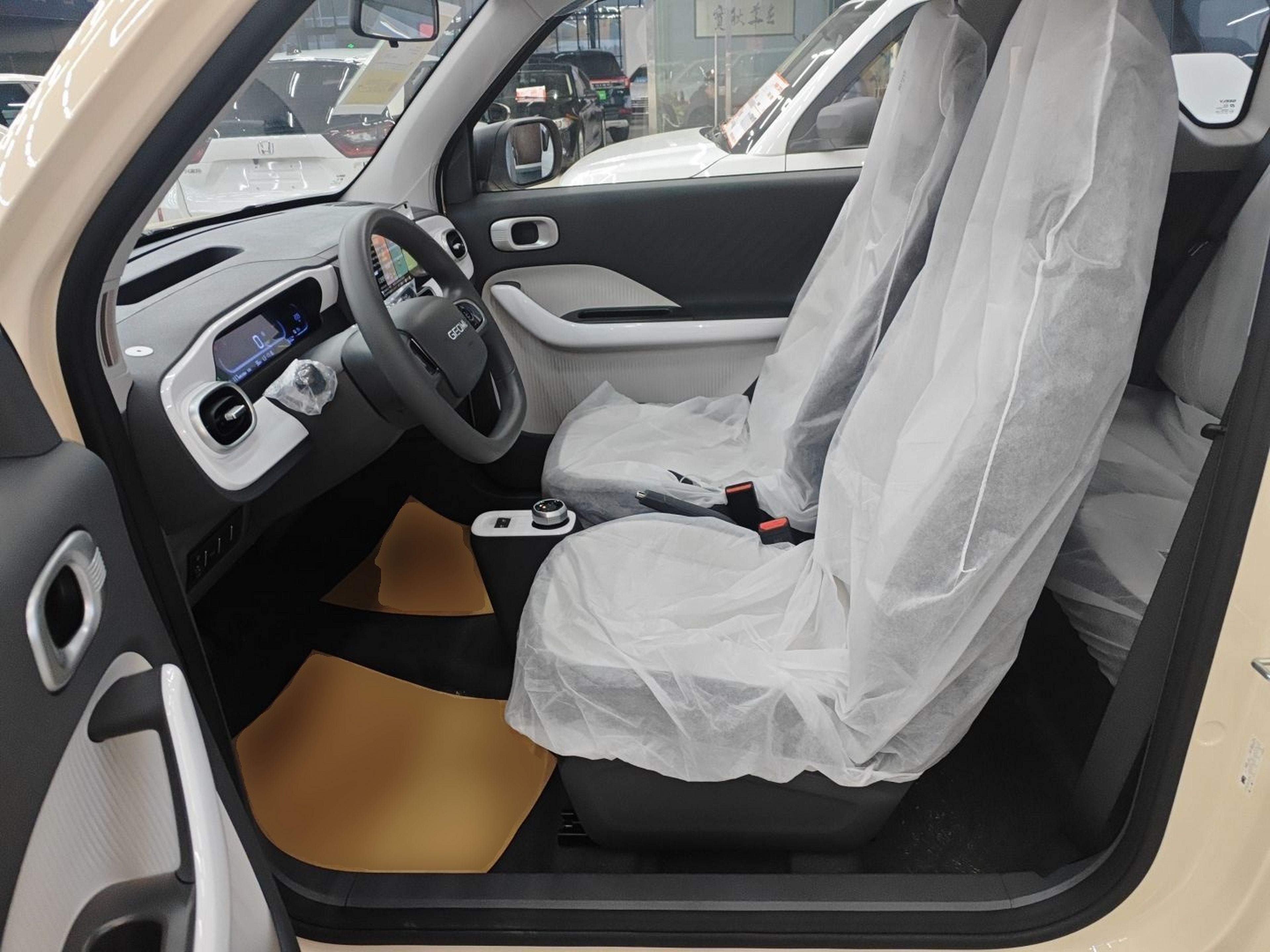 المقاعد الأمامية داخل السيارة