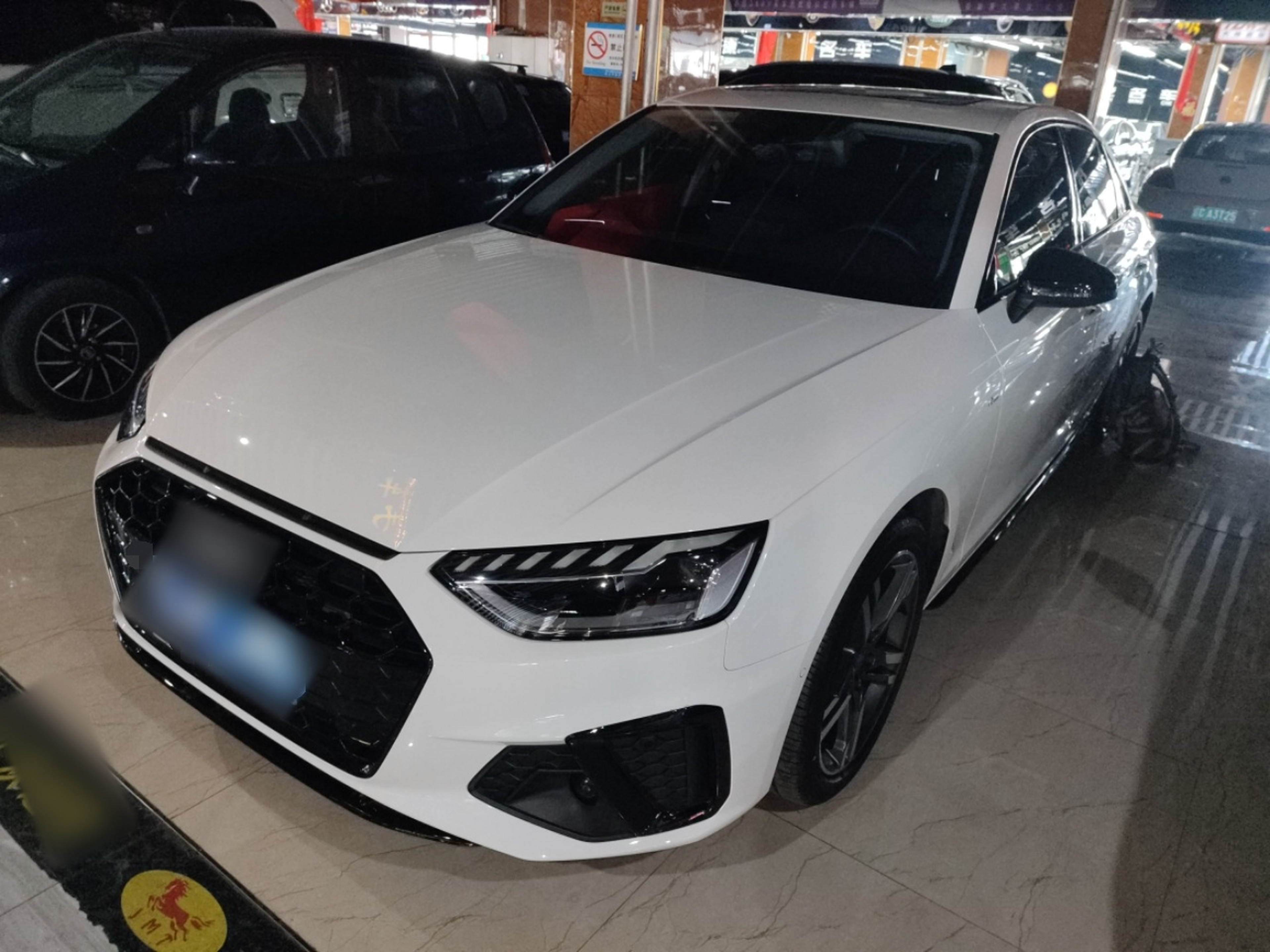 تحت مقدمة السيارة