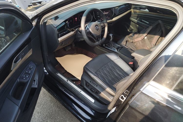 Used Volkswagen Passat 2019 330TSI Luxury Edition China VI Standard
