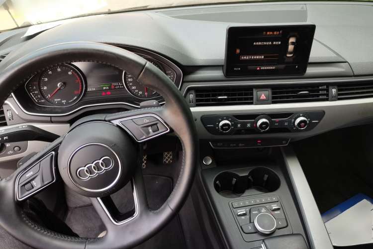 Used Audi A4L 2019 40 TFSI Ambition China VI
