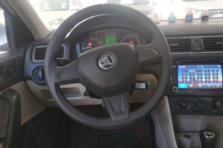 Used Skoda Rapid 2015 1.6L Automatic Smart Selection Model
