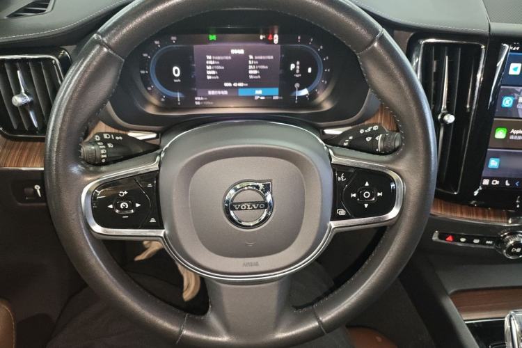 Used Volvo XC60 2022 B5 4x4 Smart Luxury Edition