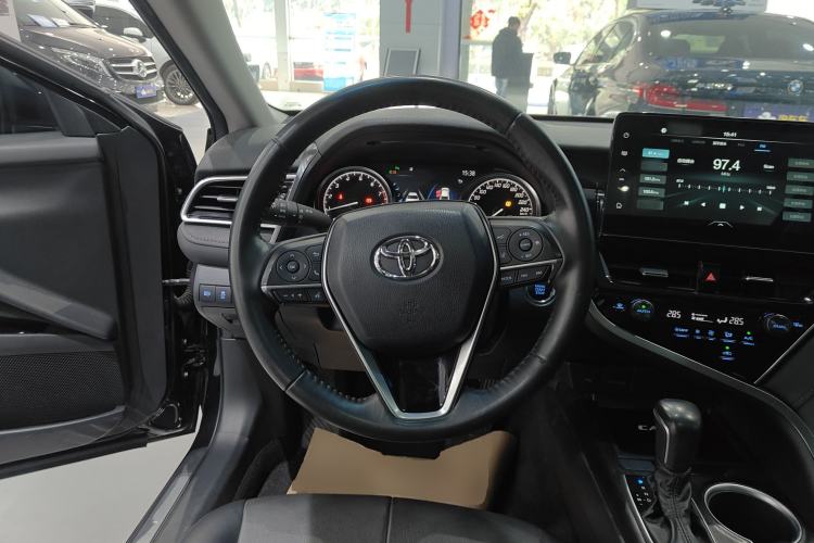 Used Toyota Camry 2023 2.0G Luxury Edition
