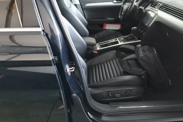 Used Volkswagen Magotan 2018 330TSI DSG Advanced Model
