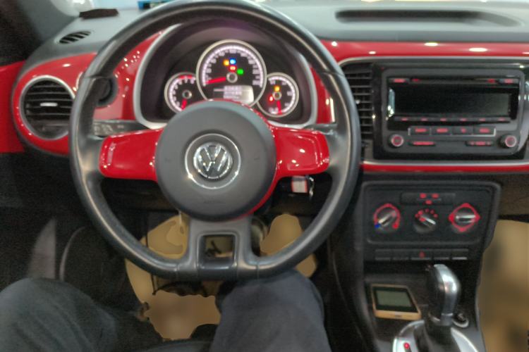 Used Volkswagen Beetle 2015 180TSI model
