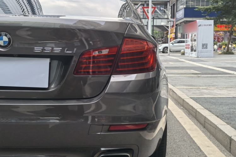 Used BMW 5 Series 2014 535Li Leading Model
