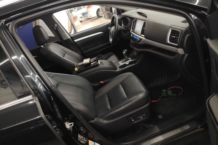 Used Toyota Highlander 2018 2.0T Four-Wheel Drive Luxury Version 7 Seats China VI Standard
