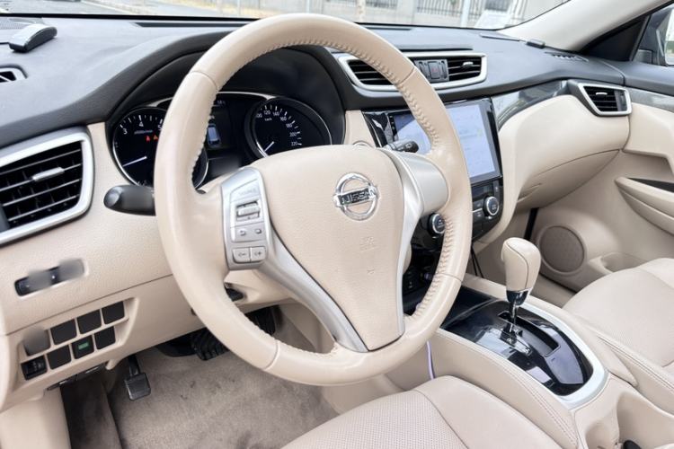 Used Nissan X-Trail 2014 2.5L CVT Leading Edition 4WD
