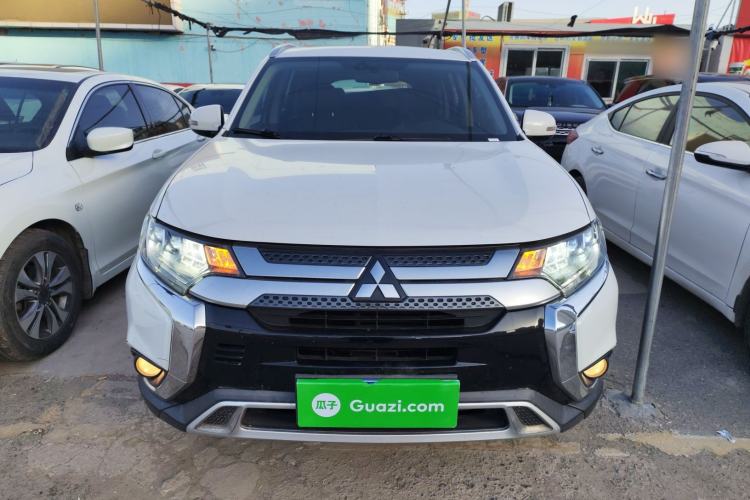 Used Mitsubishi Outlander 2019 2.4L 4x4 Zhi Xiang Edition 5 Seats China VI Standard
