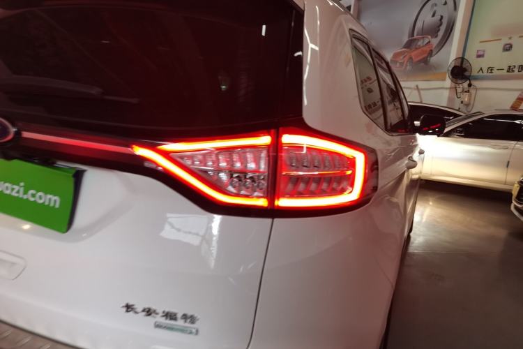 Used Ford Edge 2018 EcoBoost 245 Two-Wheel-Drive Platinum Edition 5 Seats