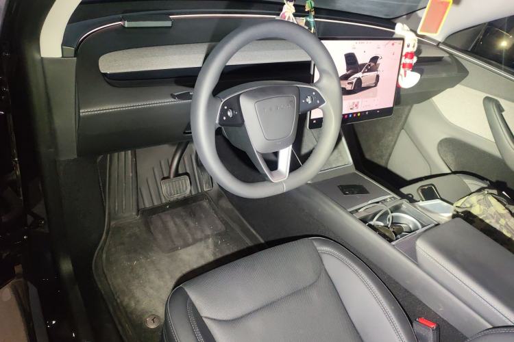 Used Tesla Model Y 2025 Rear-Wheel-Drive Version