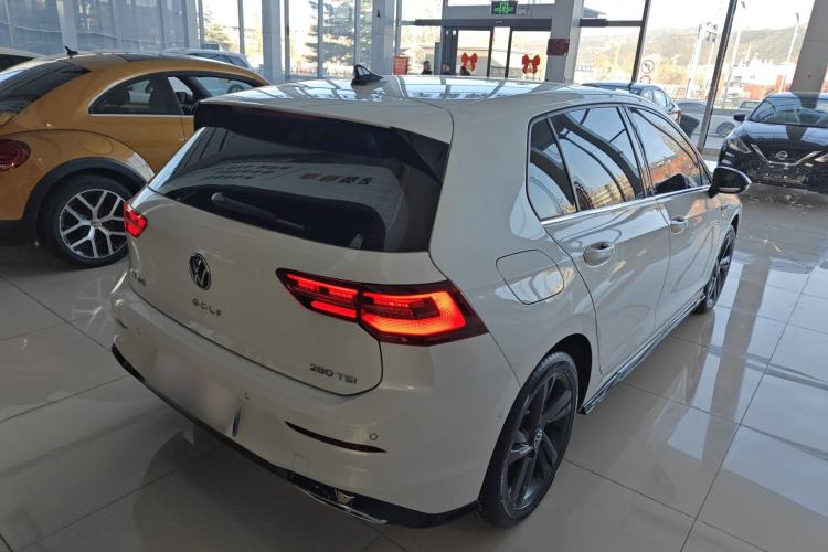 Used Volkswagen Golf 2023 Facelift 280TSI DSG R-Line Lite
