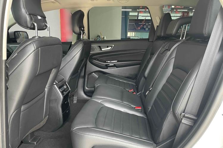 Used Ford Edge 2016 EcoBoost 245 Two-Wheel-Drive Titanium 7-Seater
