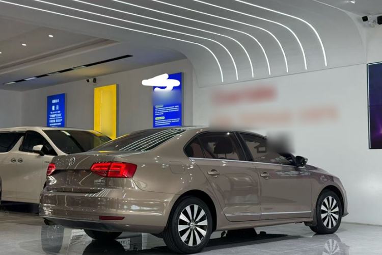 Used Volkswagen Sagitar 2015 230TSI Automatic Luxury Model
