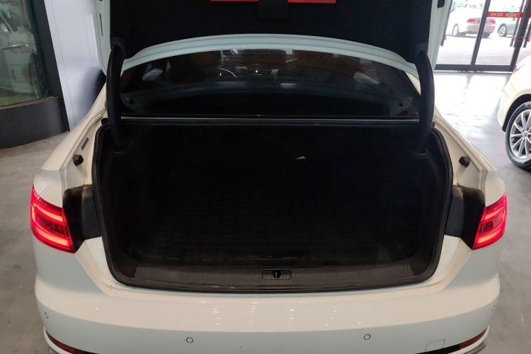 Used Audi A4L 2019 40 TFSI Fashion Version China V