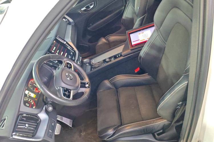 Used Volvo XC60 2018 T5 4x4 Smart & Sporty Edition
