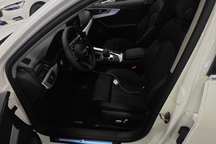 Used Audi A4L 2024 40 TFSI Fashion Dynamic Model
