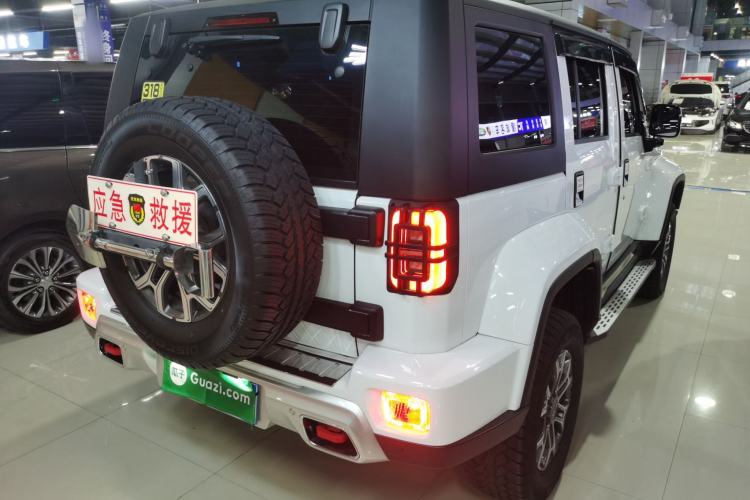 Used  BJ40 2023 2.0T Automatic Four-Wheel Drive Urban Hunter Edition Chivalrous Type
