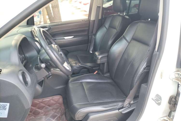 Used  Compass 2015 2.0L Two-Wheel Drive Luxury Edition