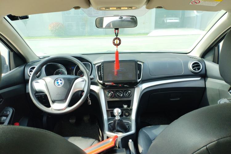 Used Venucia T70 2015 1.6L Manual Ruixing Edition
