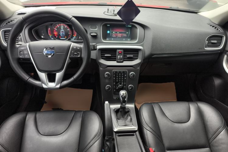 Used Volvo V40 2016 T3 Zhiyi Edition
