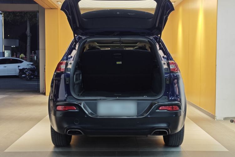 Used  Cherokee 2016 2.4L Leading Edition