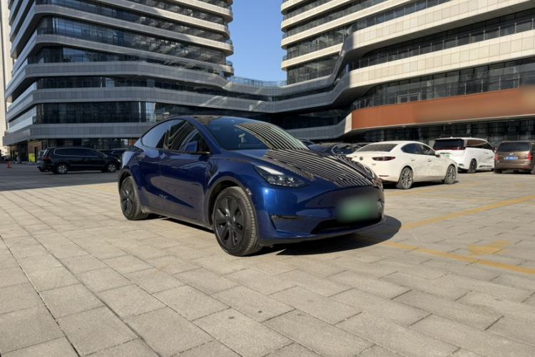 Used Tesla Model Y 2023 Long-Range All-Wheel-Drive Version
