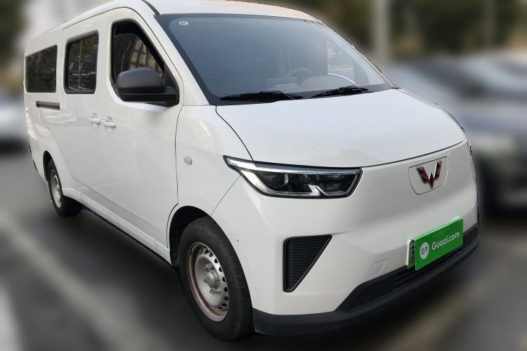 Used Wuling Yangguang 2024 300KM Comfort Version Passenger Van 75kW
