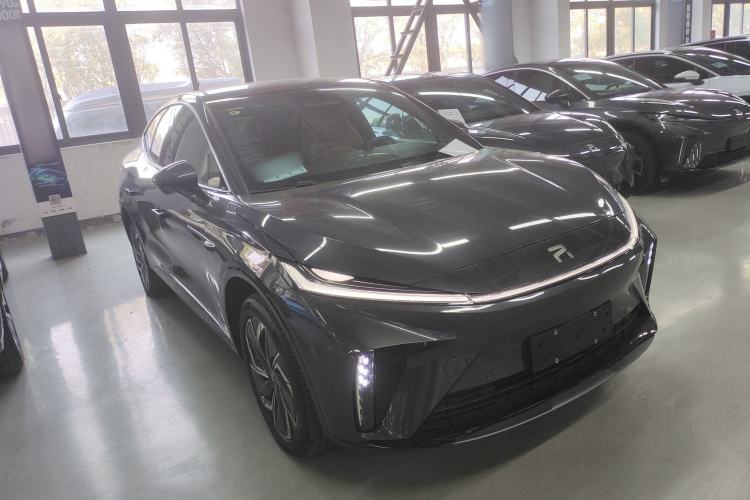 Used  R7 2023 Rear-Drive Screen King Pro Edition
